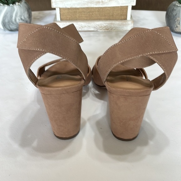 Torrid women’s chunk heel sandals. Tan. Size 7W - Picture 4 of 9